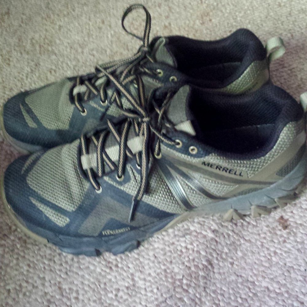 Merrell Performance Hiking Shoes, Size 10, Olive